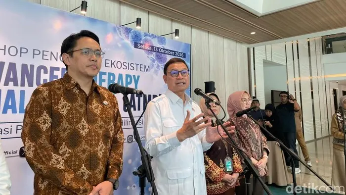 Kepala BPOM RI Prof Taruna Ikrar (tengah, kemeja putih)