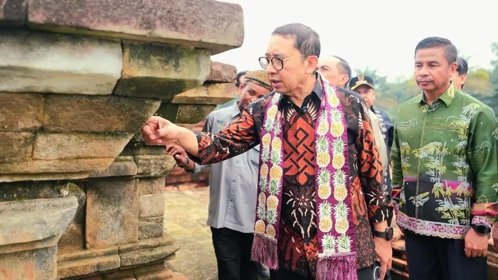 Candi Muara Takus Dilirik Menbud RI
