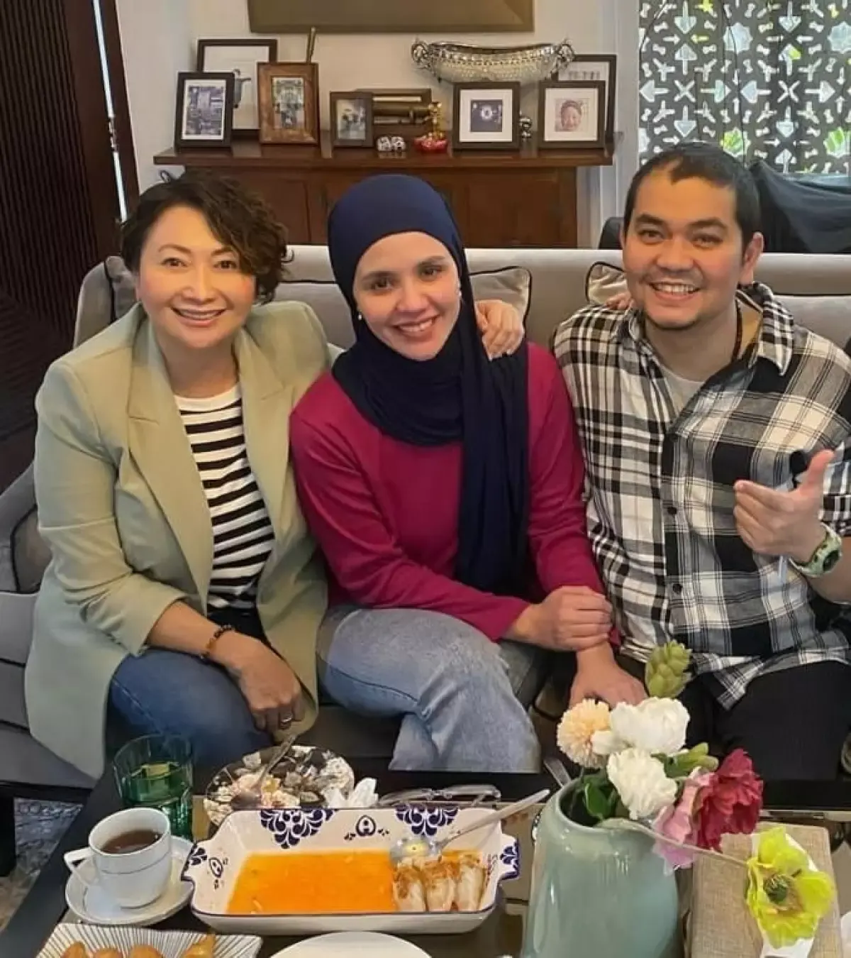 Potret Indy Barends dengan Aldila Jelita dan Indra Bekti