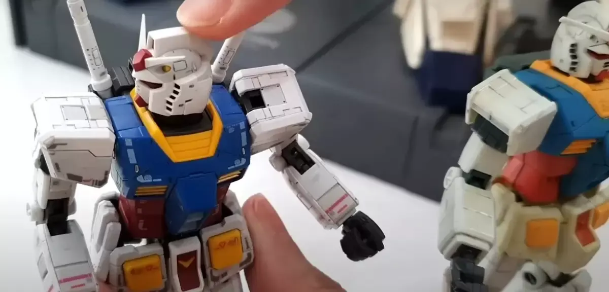 Gunpla tipe RG yang tidak cocok untuk pemula karena memiliki tingkat kesulitan yang tinggi (Sumber : Youtube Qlaf Grade)