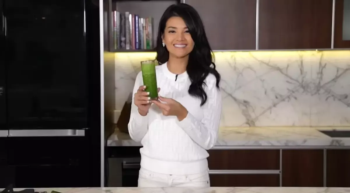 Resep Green Juice ala Farah Quinn (Sumber : Tangkapan Layar YouTube/@FarahQuinnOfficial)