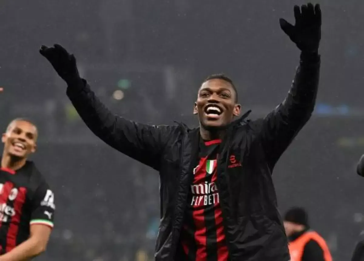 Rafael Leao merayakan sukses Milan ke perempat final Liga Champions.  (Sumber : Instagram/acmilan)