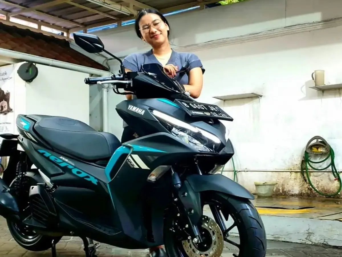 Ilustrasi mencuci sepeda motor (Sumber : instagram.com/restomax.jakarta)