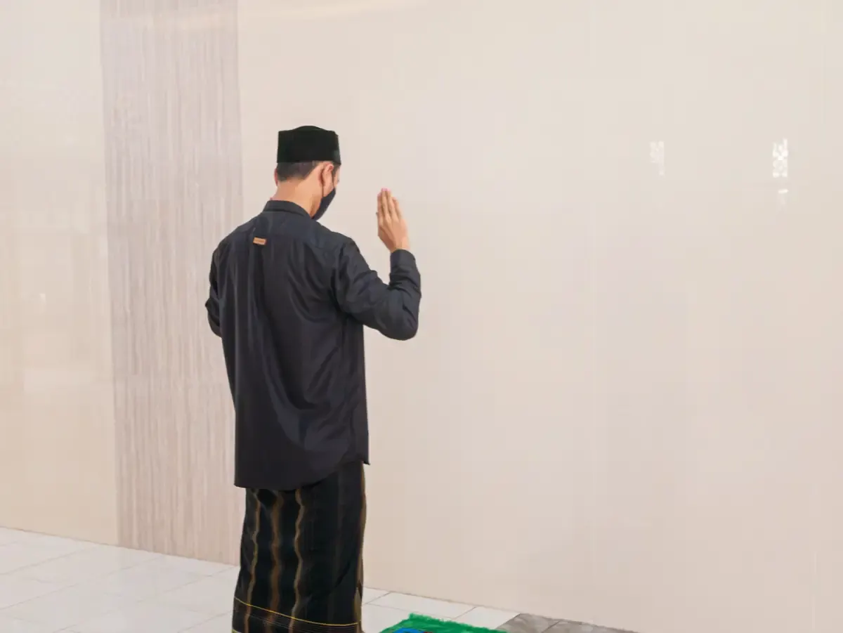 Ilustrasi doa iftitah. (Sumber : unsplash.com/Masjid Pogung Dalangan)