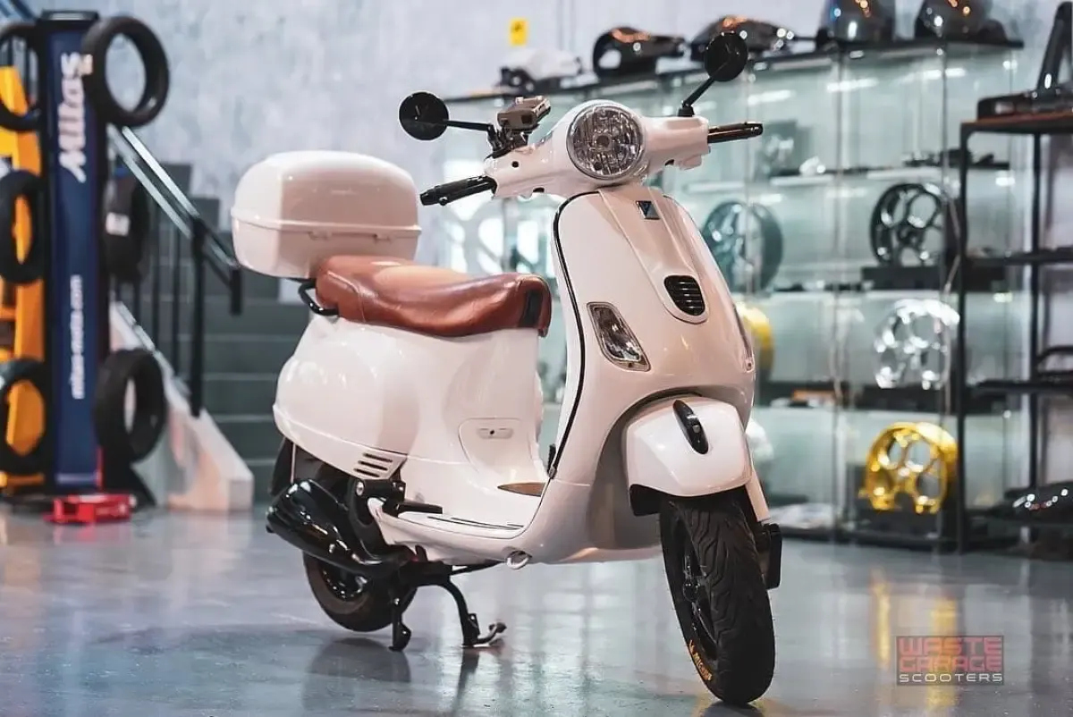 Bagi orang Indonesia, kata Vespa mungkin sudah tidak asing. Kenapa demikian? Karena motor buatan Italy ini memang sudah menjadi primadona dari jaman dulu