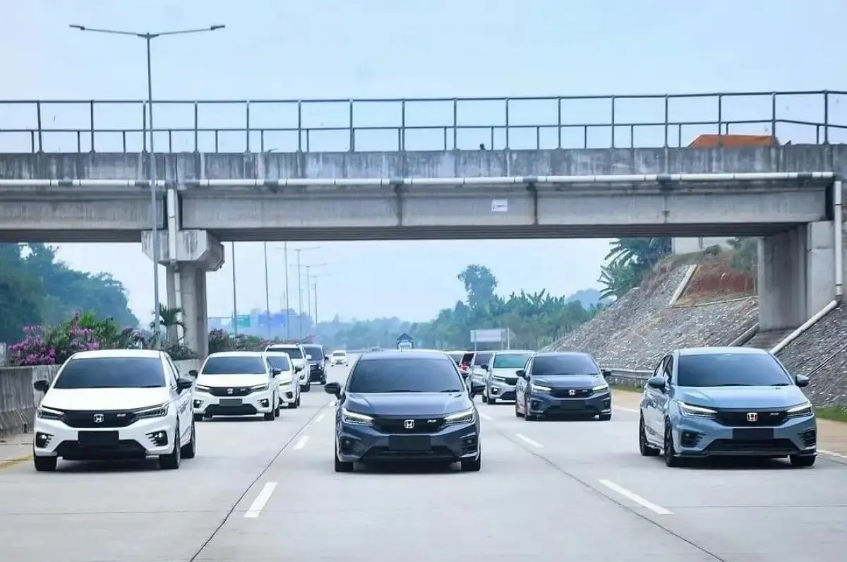 Dengan gaya sporty, fitur-fitur menarik yang ditawarkan Honda melalui City Hatchback RS ini juga memperkuat eksistensi kendaraan yang lekat dengan gaya hidup anak muda