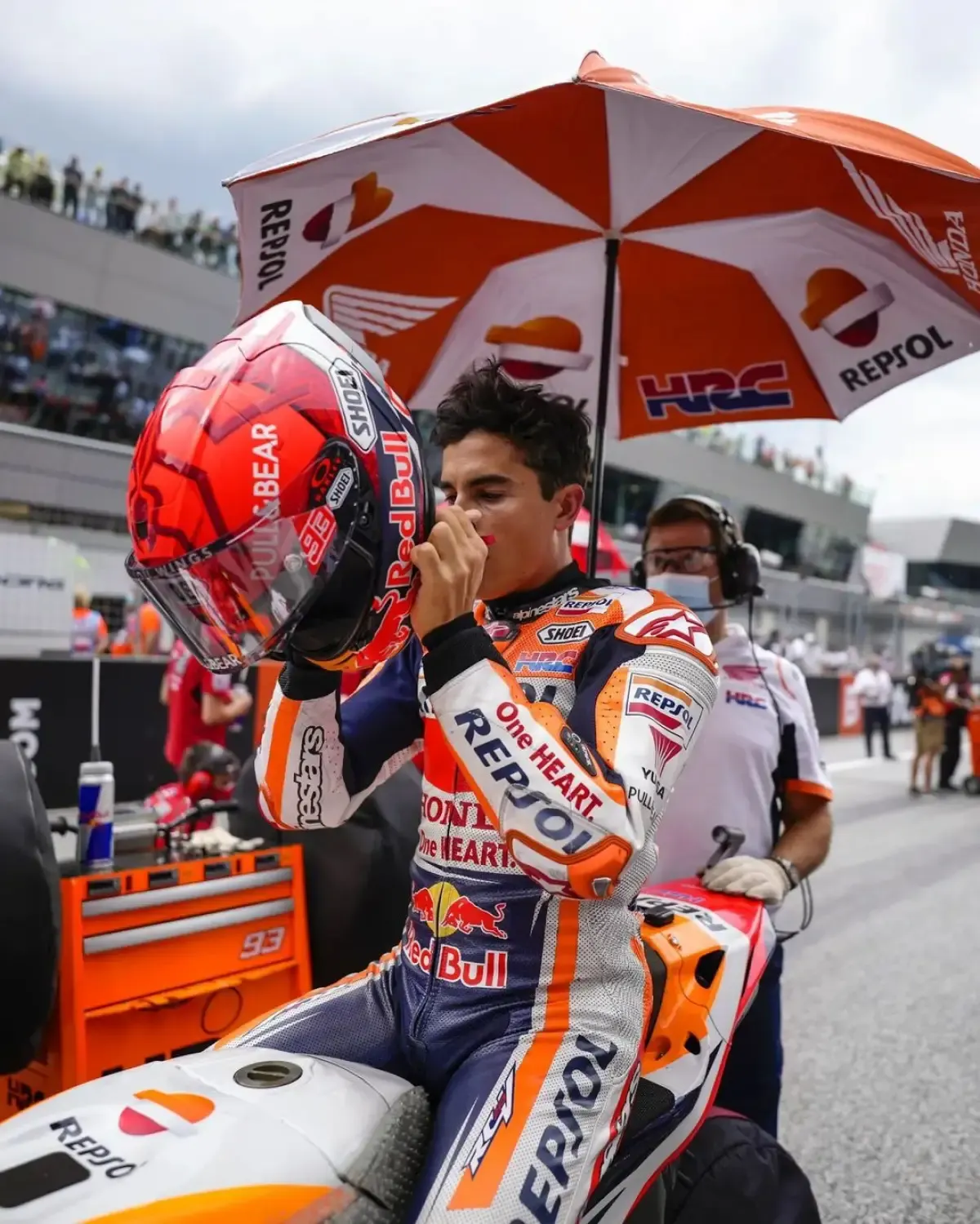 MotoGP menjadi salah satu ajang olahraga yang mempunyai tingkat risiko tinggi dan berbahaya, karena motor yang digunakan akan dipacu hingga lebih 300 km/jam.