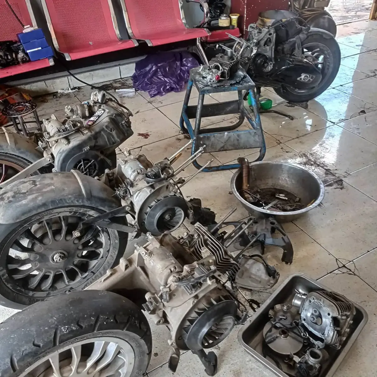 Saat musim hujan tiba paling banyak dikhawatirkan orang yang mempunyai sepeda motor adalah motor berkarat.