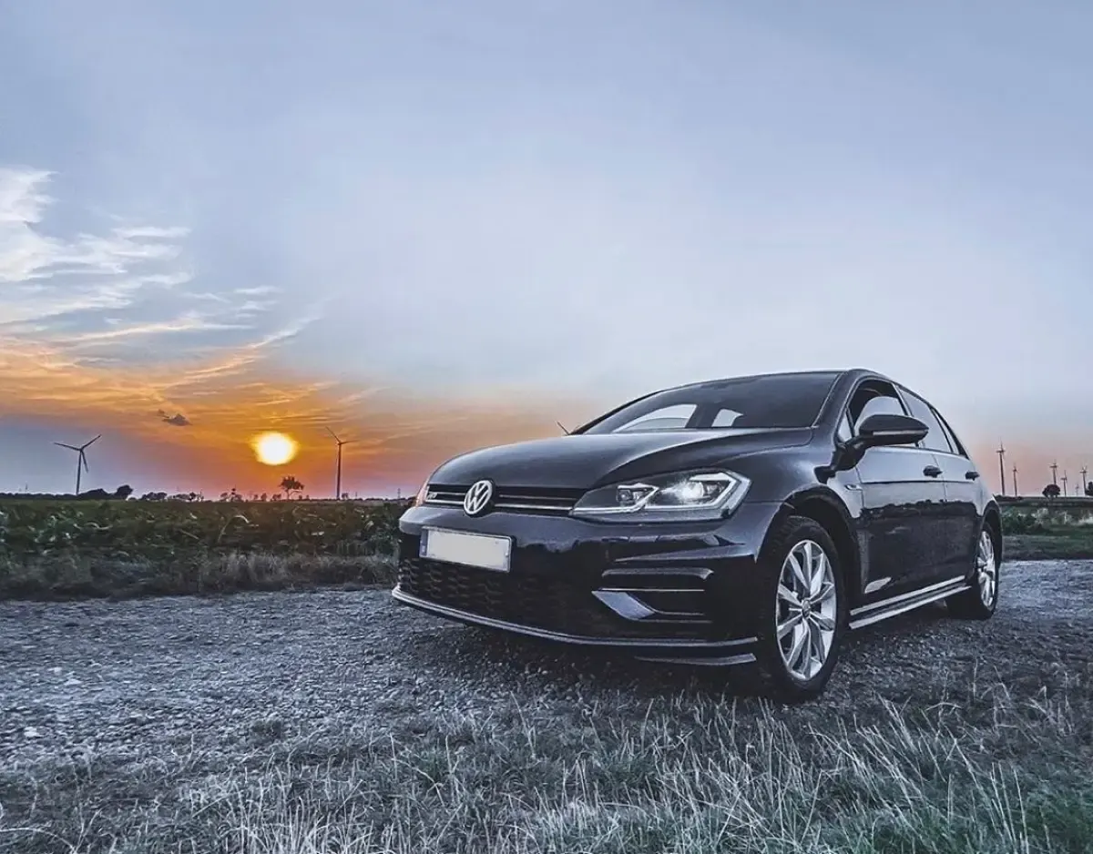 Nama Volkswagen atau biasa disebut dengan VW diambil dari Bahasa Jerman yang artinya “mobil rakyat”