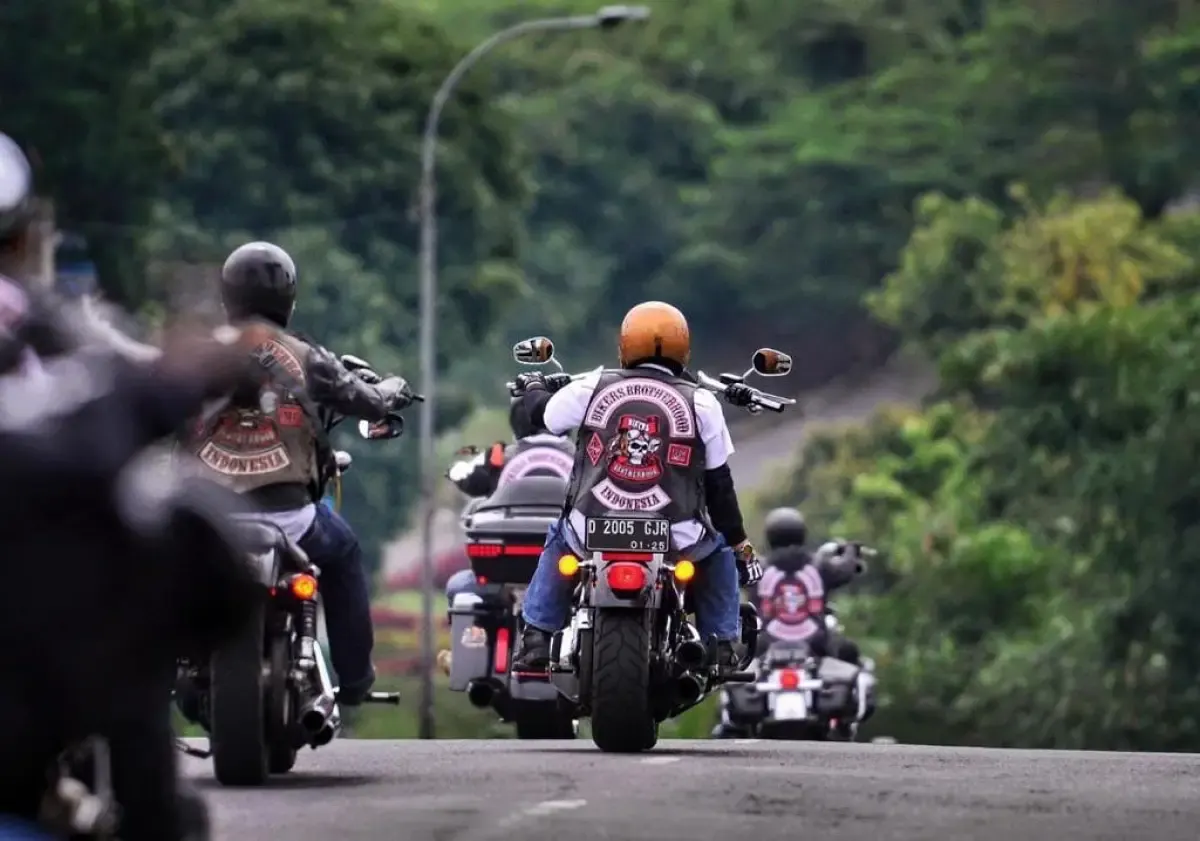 Salah satu nilai-nilai positif yang selalu berusaha ditanamkan komunitas bikers terhadap anggota maupun masyarakat umum adalah brotherhood