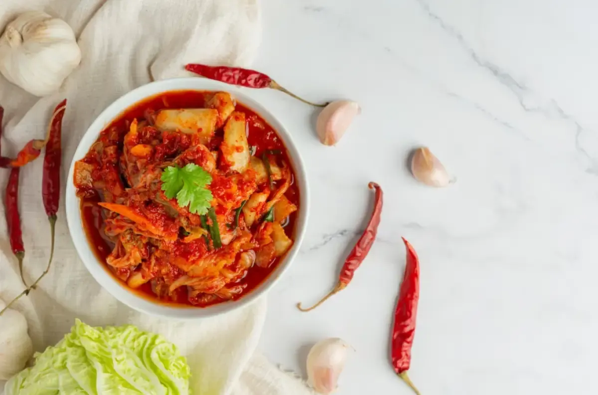 Ilustrasi makanan pedas. (Sumber : Freepik.com/jcomp)