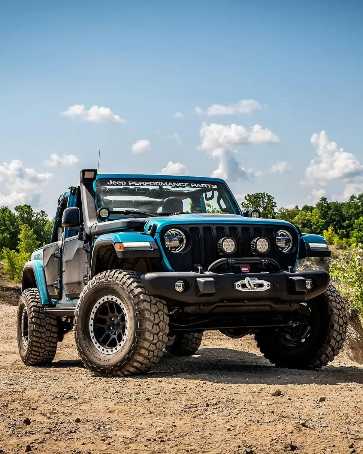 Jeep merupakan sebuah perusahaan multinasional yang menghasilkan berbagai macam produk mobil SUV. Mobil yang bermarkas di Toledo, Ohio, Amerika Serikat ini telah berdiri sejak 1941