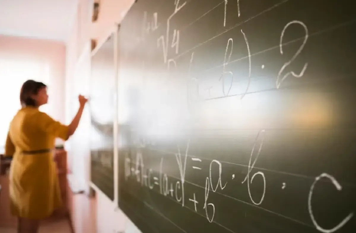 Guru Sekolah (Sumber : Freepik.com)