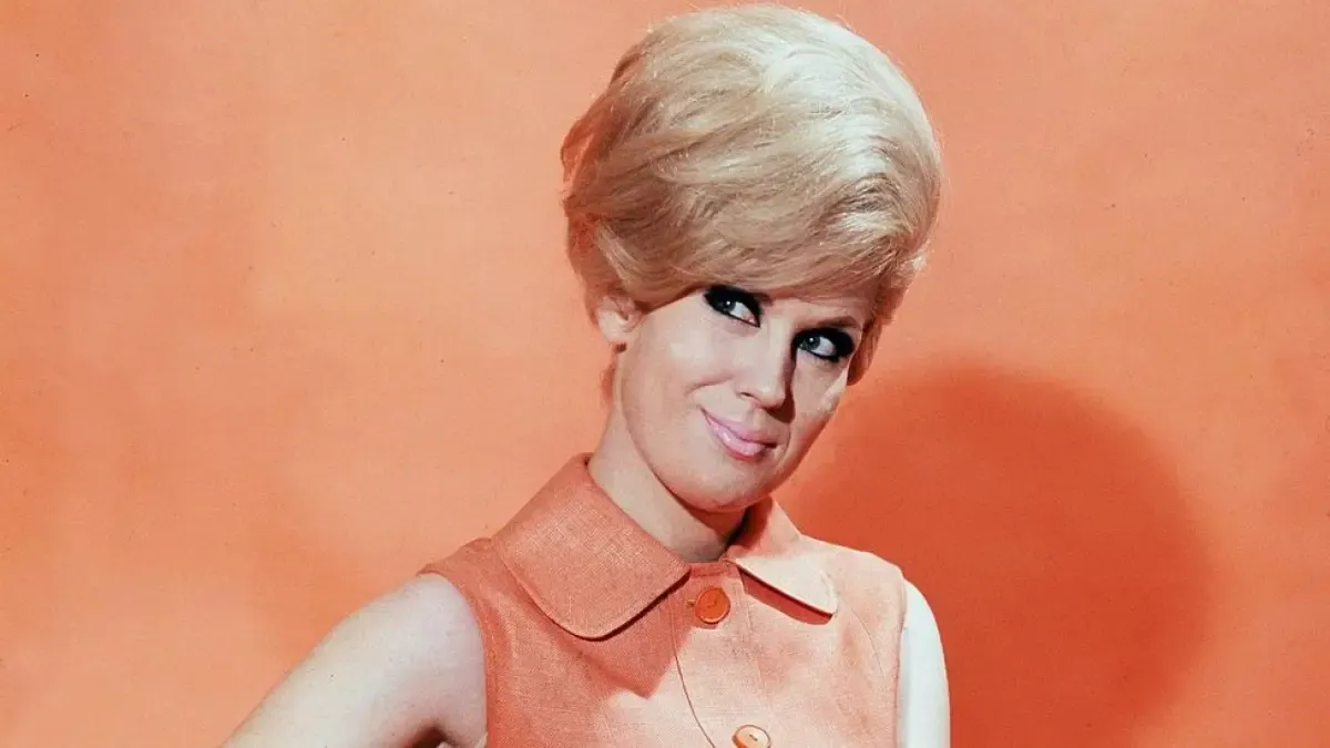 Dusty Springfield (Sumber : Pinterest)
