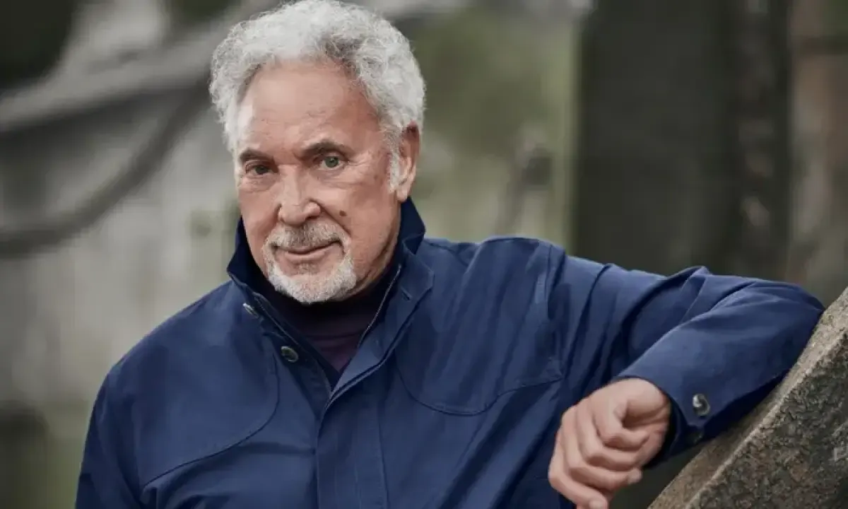 Tom Jones (Sumber : Pinterest)