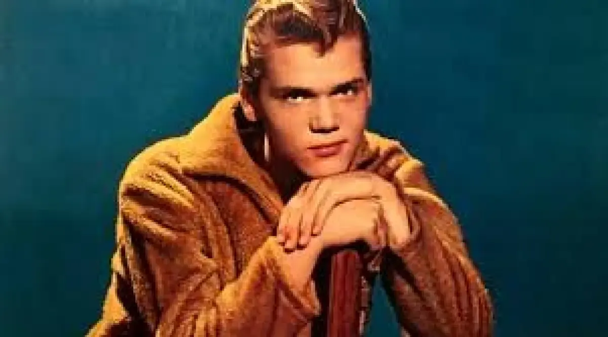 Brian Hyland (Sumber : Pinterest)