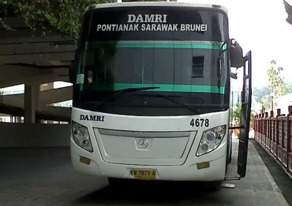 Bus Damri  (Sumber : Dunia Bis)