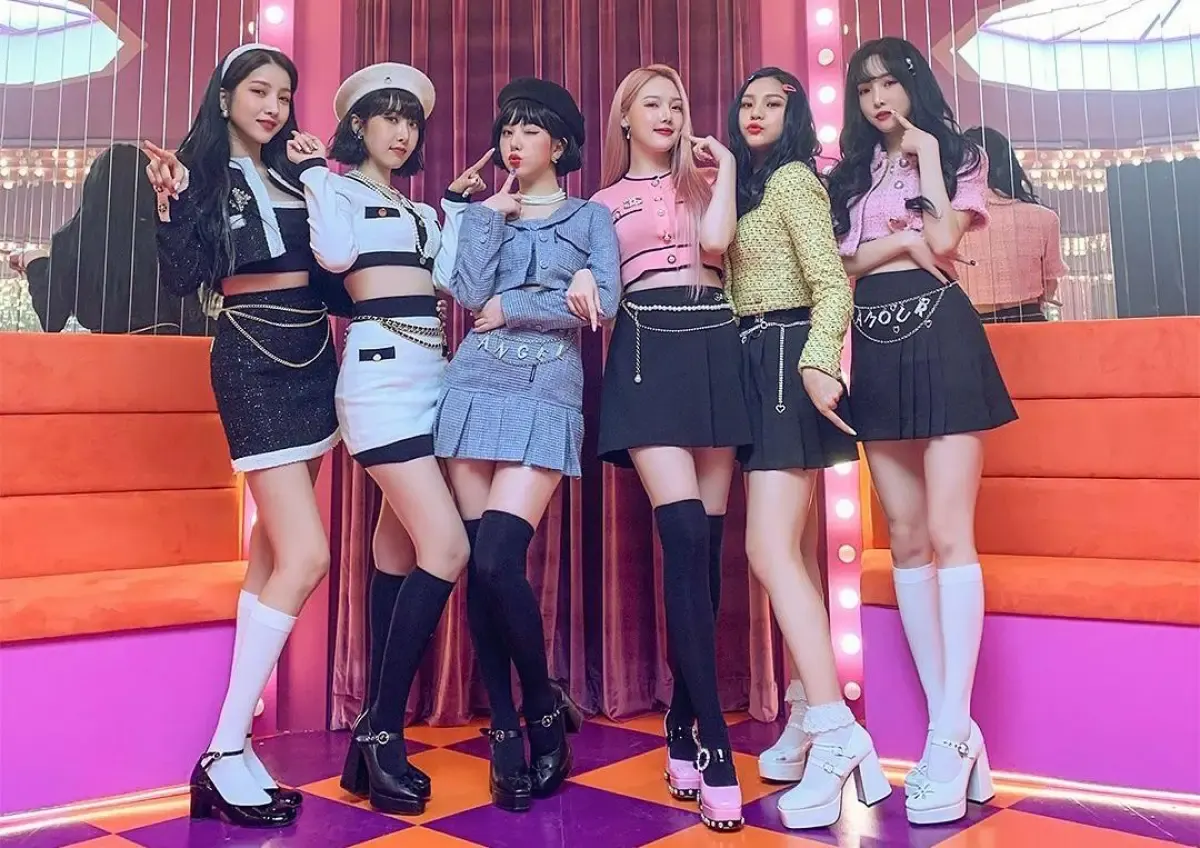 Keenam personil girlband Gfriend (Sumber : Instagram/@gfriendofficial)