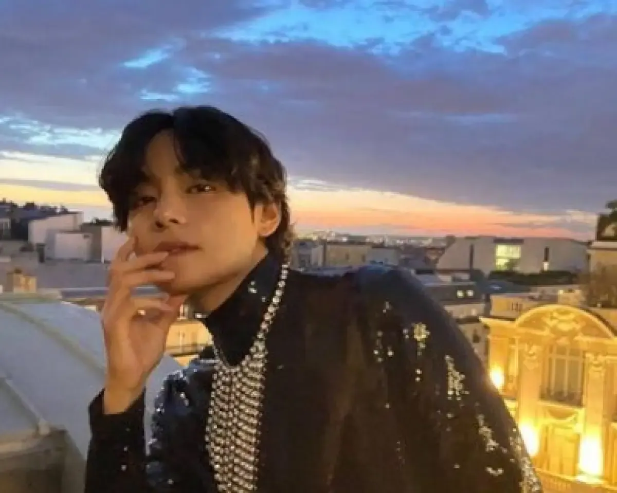 V BTS (Sumber : Instagram/thv)