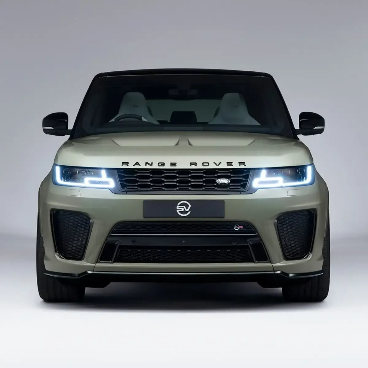 Siapa sih yang tidak kenal dengan mobil mewah Land Rover? Pabrikan mobil asal Inggris ini merupakan mobil roda 4 tertua kedua di dunia setelah Jeep