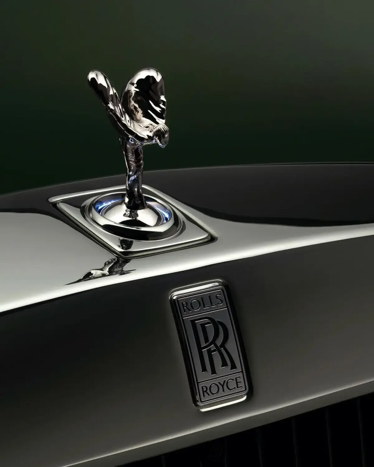 Rolls Royce merupakan mobil mewah asal British yang merupakan induk dari BMW. Bukan hanya memproduksi mobil tetapi perusahaan Rolls-Royce Limited ini juga memproduksi mesin pesawat