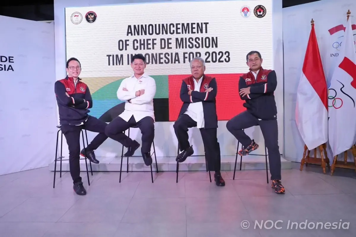 Ketua NOC Indonesia, Raja Sapta Oktohari (dua kiri) bersama tiga CdM Indonesia, Lexyndo Hakim, Basuki Hadimuljono, dan Letjen TNI Maruli Simanjuntak.untuk gelaran multieven olahraga di 2023. (Sumber : NOC Indonesia/Naif Al’As)