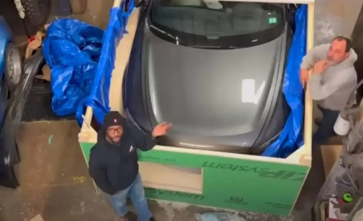 Mobil listrik mati direndam beras bisa hidup lagi  (Sumber : Tangkapan layar YouTube/Rich Rebuild)