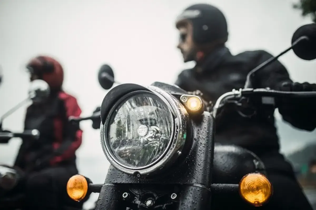 Royal Enfield juga menawarkan dihampir semua produk yang ia miliki mempunyai desain klasik dan futuristik yang akan membuat setiap orang langsung terpikat saat melihatnya