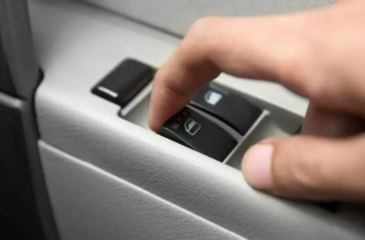 Ilustrasi power window  (Sumber : Moservice)