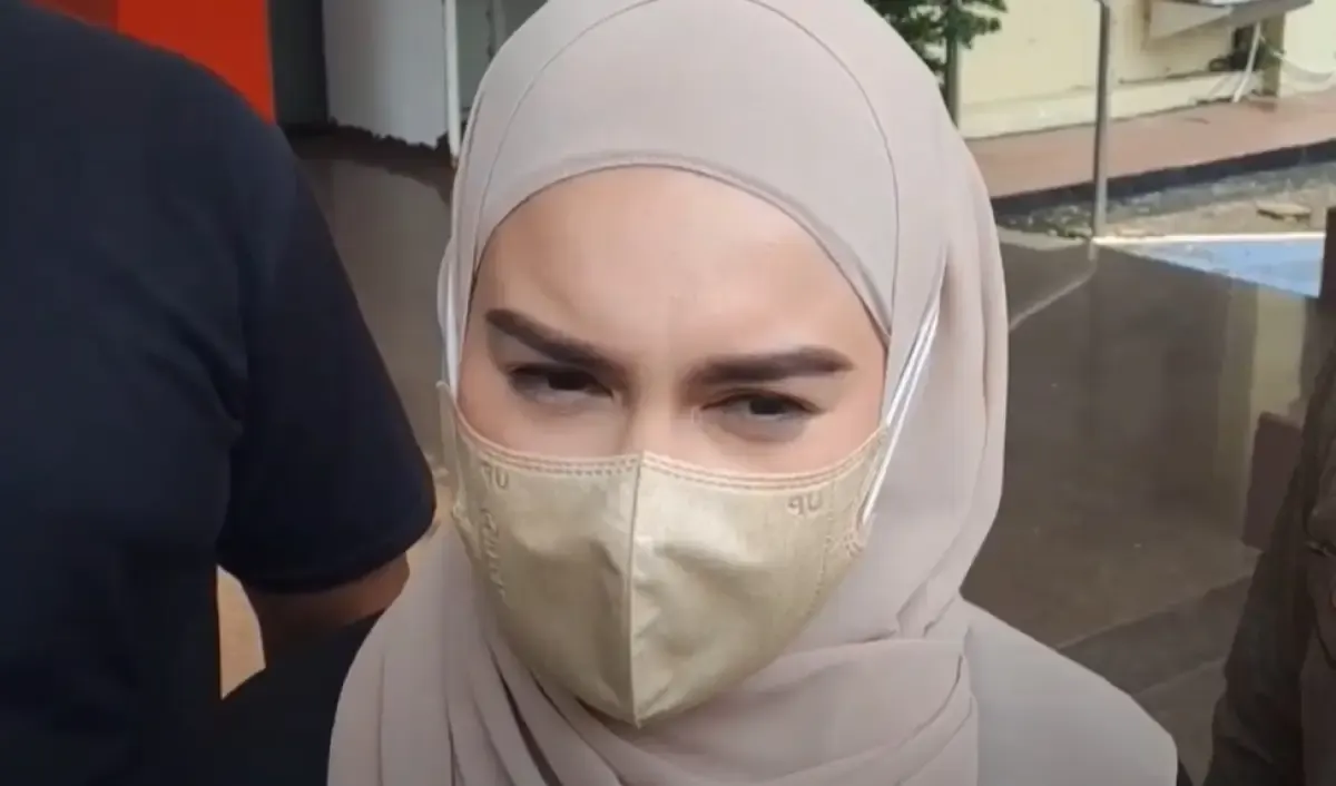 Artis Irish Bella (Sumber : Tangkapan Layar YouTube/@IntensIndigo)