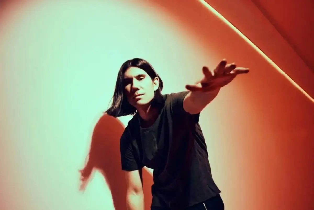 Gryffin adalah seorang musisi yang juga berprofesi sebagai DJ dan Produser Musik asal Amerika (Sumber : Instagram.com/gryffin.official/)
