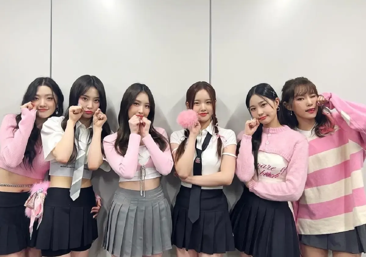 Grup vokal perempuan asal Korea Selatan bernama Weeekly berhasil menarik perhatian banyak orang setelah merilis sebuah lagu berjudul After School pada tahun 2021 sebagai single dari album mini debut mereka (Sumber : instagram.com/_weeekly/)