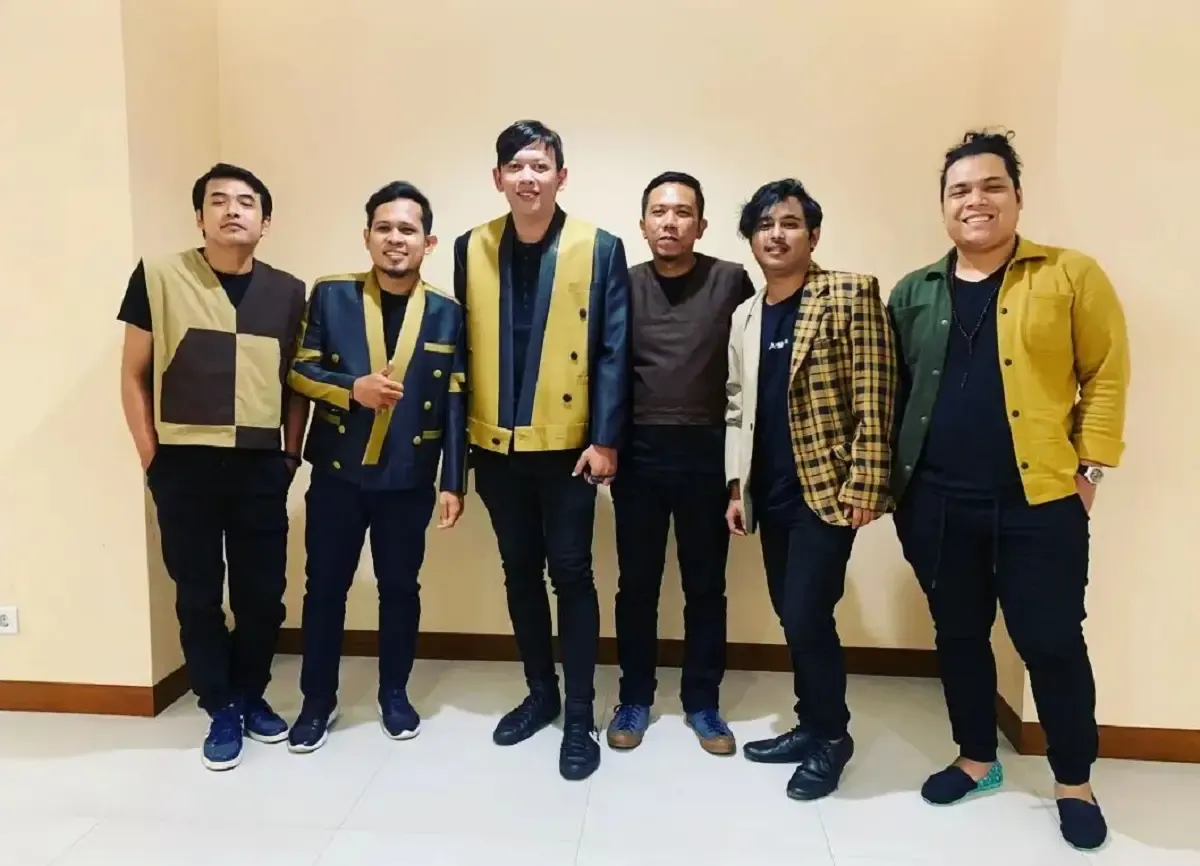 Melalui label musik Nagaswara, grup musik Dadali merilis sebuah lagu berjudul 'Cintaku Sangat Luar Biasa' pada tahun 2019 (Sumber : instagram.com/dadaliband_indonesia/)