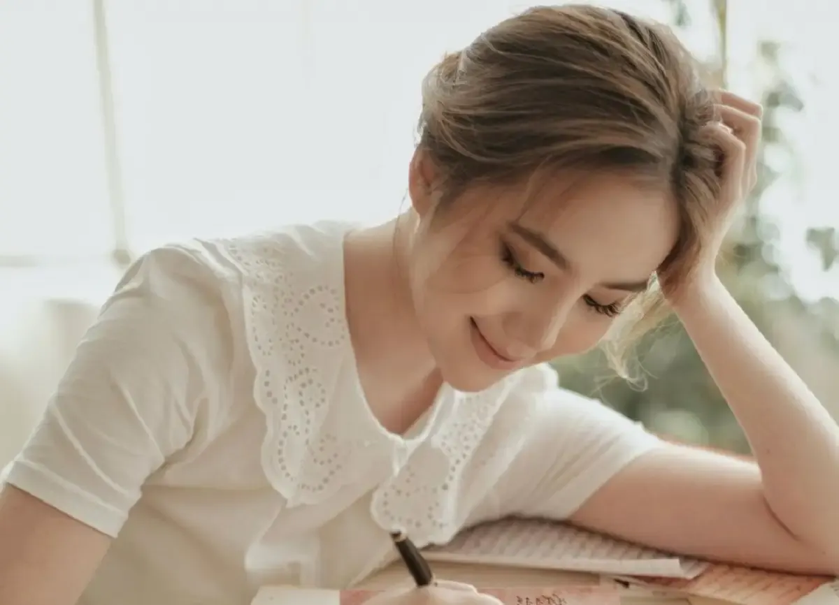 Agatha Chelsea merilis sebuah lagu berjudul 'Lebih Baik Darinya' pada tahun 2020 (Sumber : instagram.com/agatha_chelsea/)