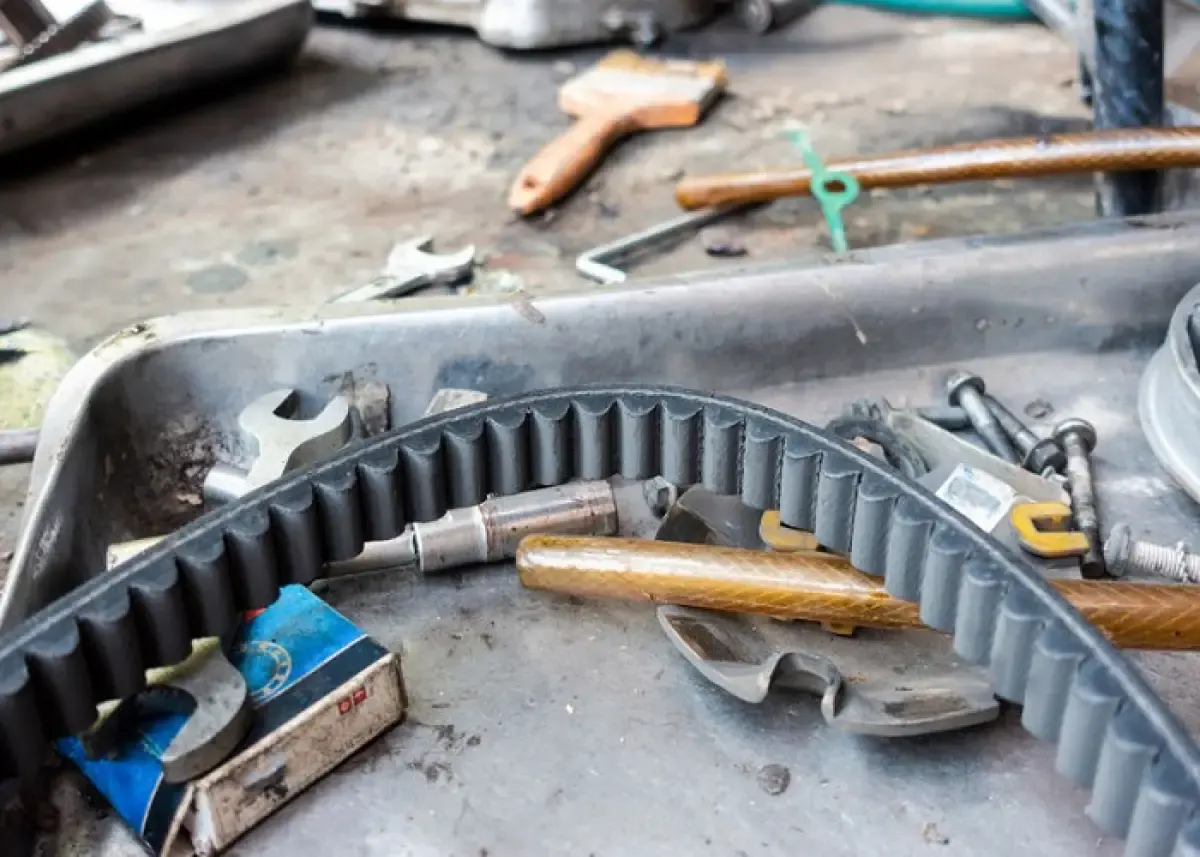 Ilustrasi V-Belt motor yang sudah hampir putus (Sumber : suzuki.co.id)