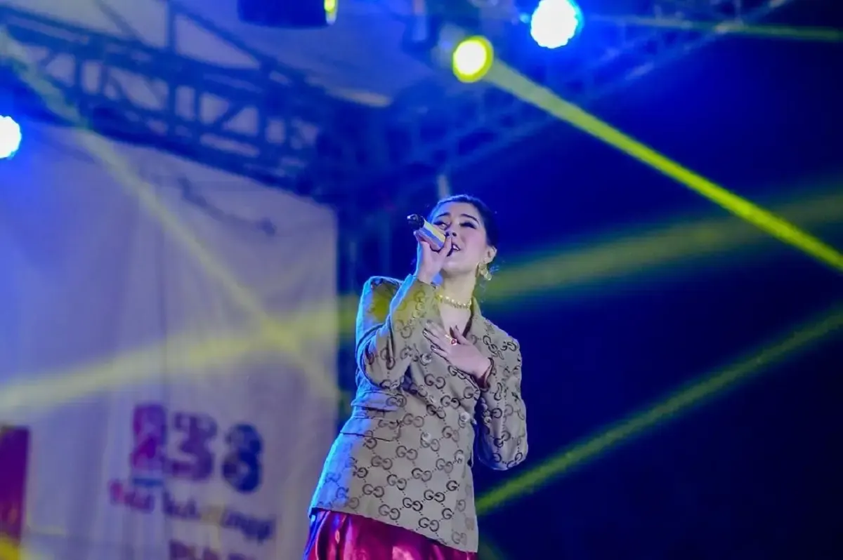 Ratu Prillia Manez atau yang lebih dikenal dengan nama Ratu Sikumbang (Sumber : instagram.com/barbiequeen94/)