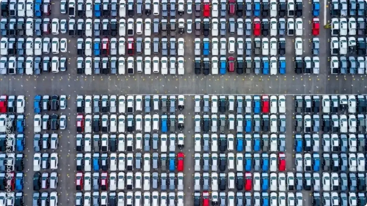 Ilustrasi: parkiran mobil yang ramai (Sumber : Adobestock.com)