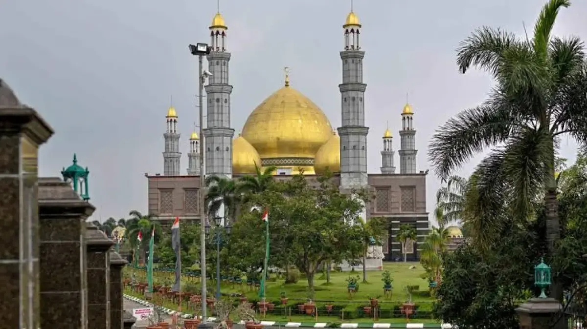 Masjid Kubah Emas, di Depok, Jawa Barat
