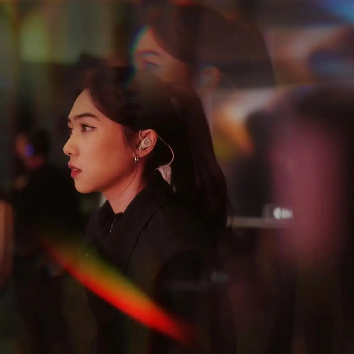 Penyanyi cantik asal Indonesia, Isyana Sarasvati menarik perhatian para pendengar dengan rilisnya sebuah lagu berjudul Tetap Dalam Jiwa pada tahun 2015. (Sumber : Instagram Isyana Sarasvati @isyanasarasvati)