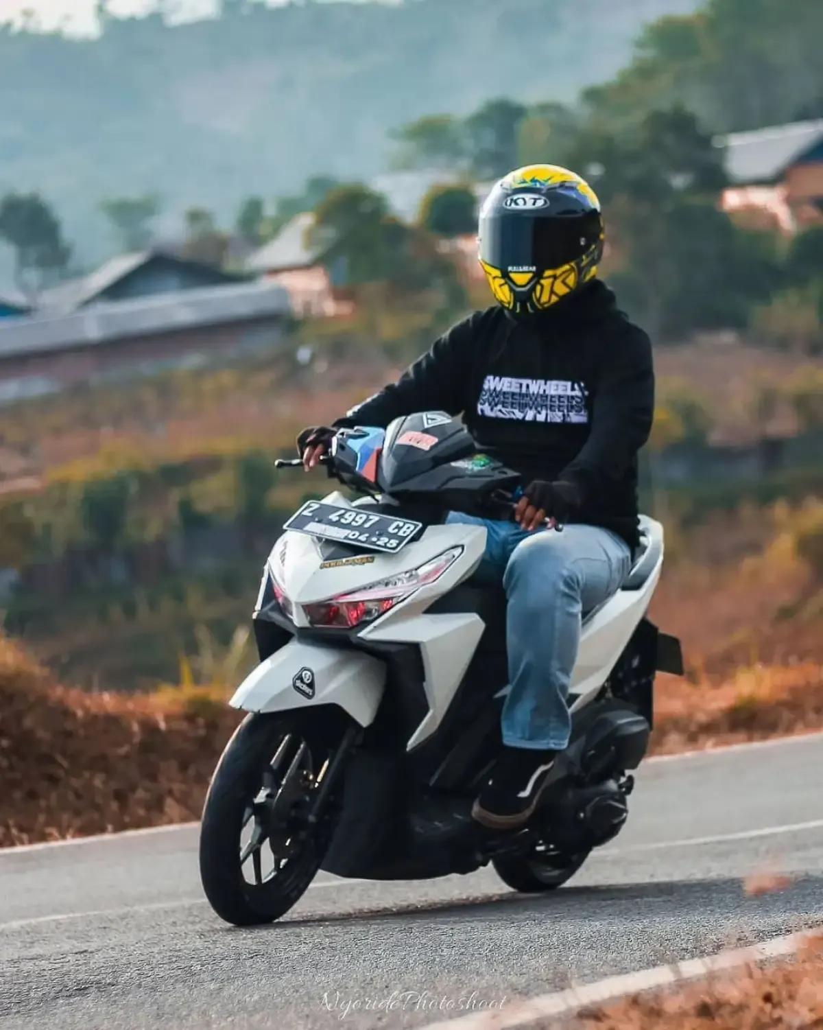 Kondisi jalan Ibu Kota yang sering macet menjadikan sepeda motor sebagai alat transportasi andalan bagi seluruh masyarakat khususnya di ibu kota