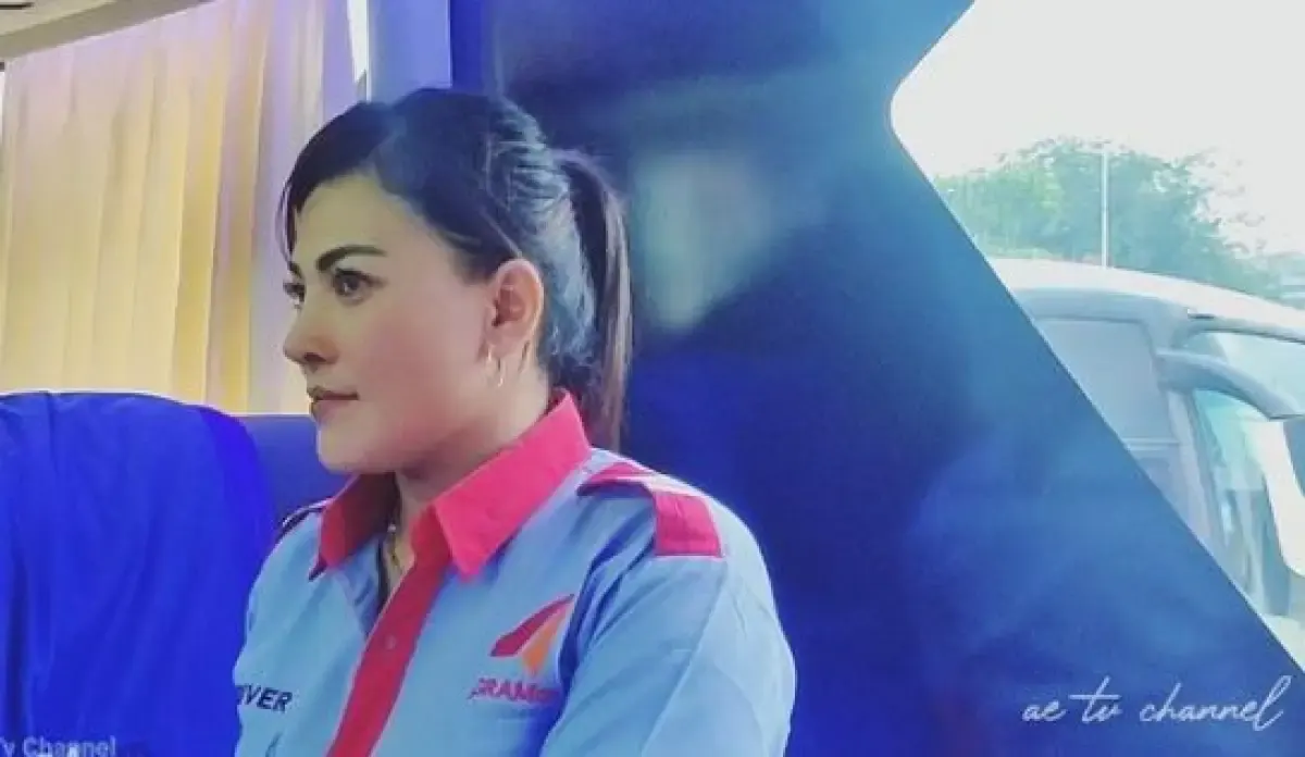 Liena Ozora, salah satu pengemudi bus perempuan  (Sumber : Instagram/Liena Ozora)