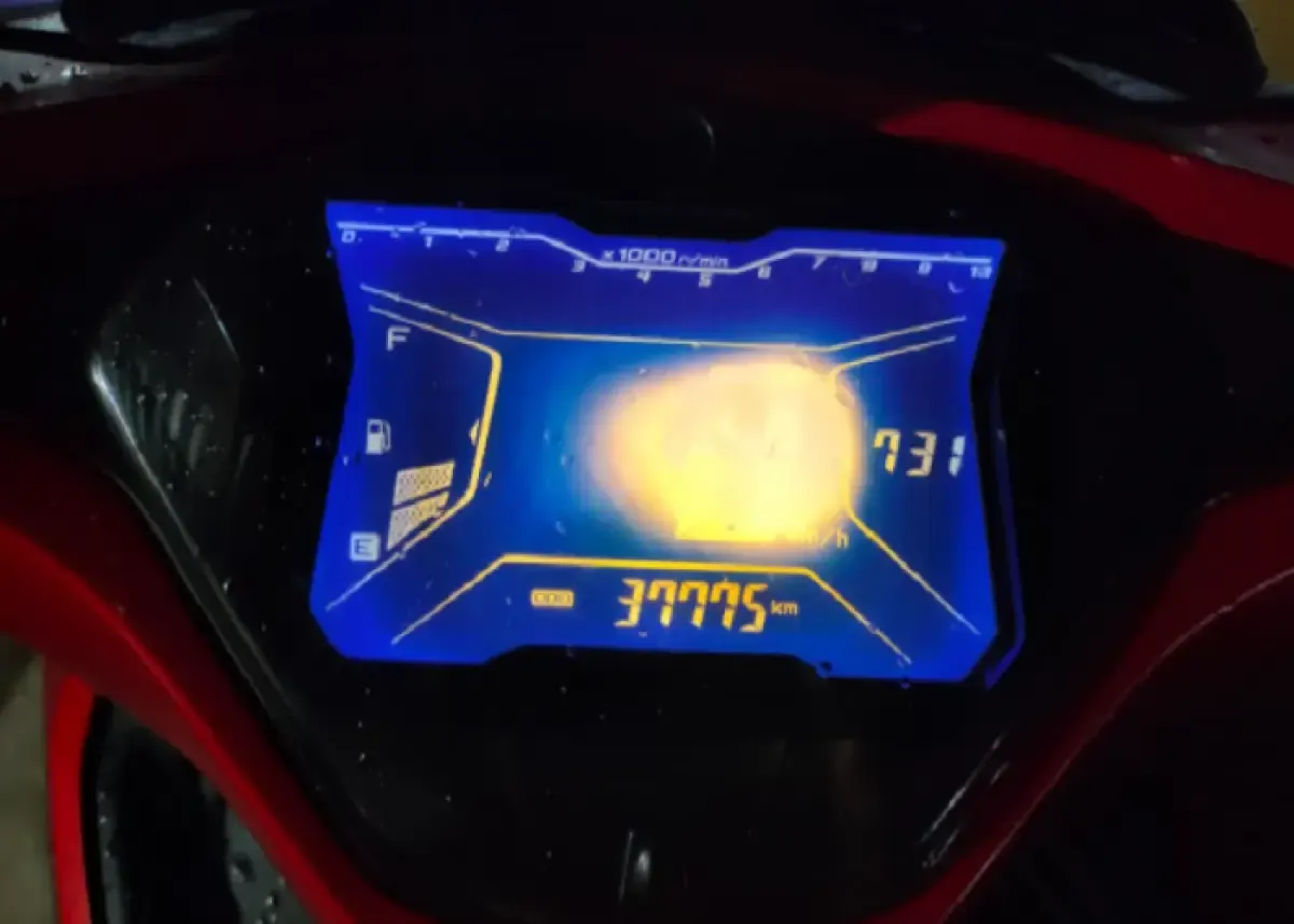 Ilustrasi panel speedometer yang terkena sunburn (Sumber : shopee)