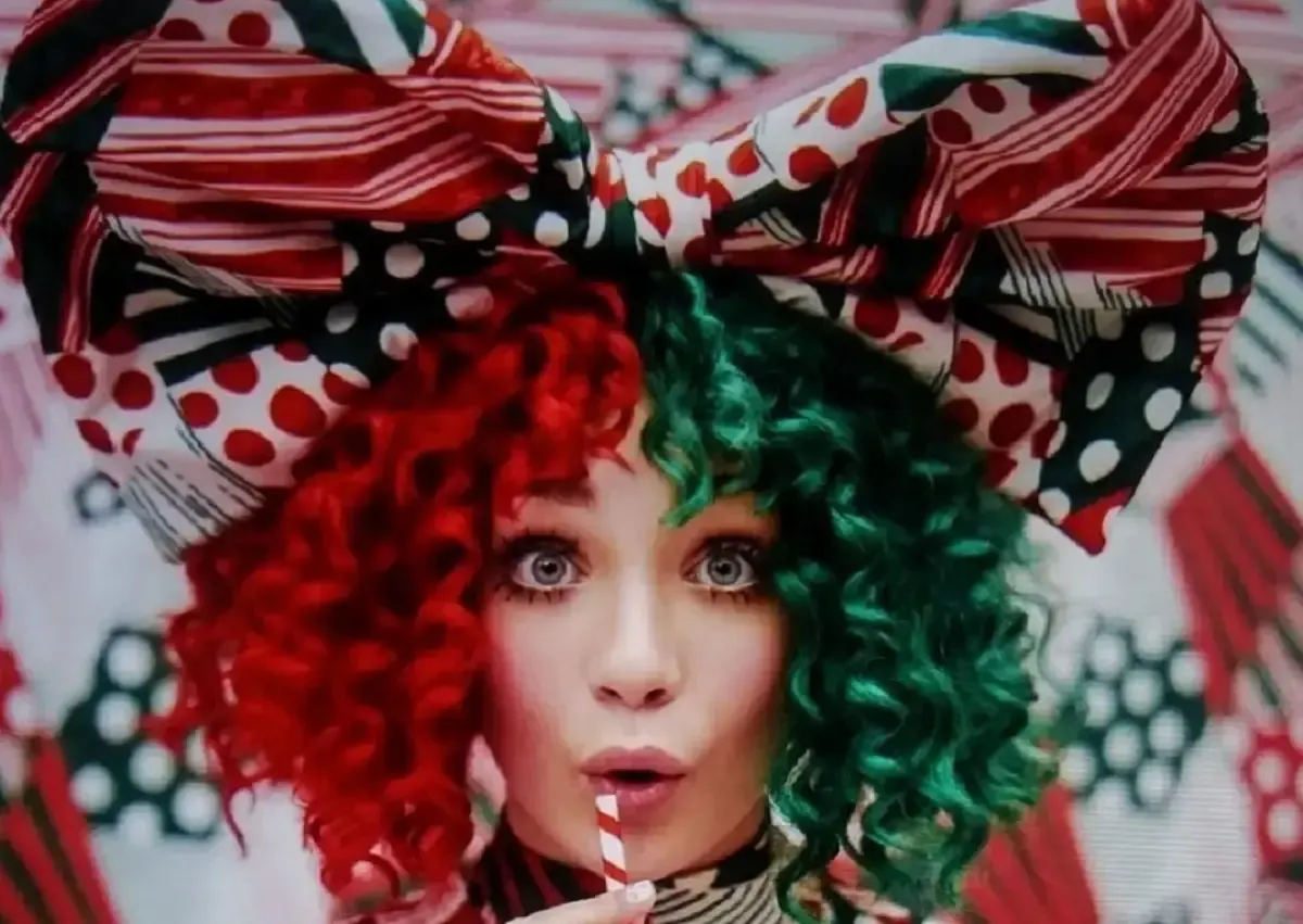 Sia (Sumber : Instagram Sia @siamusic)