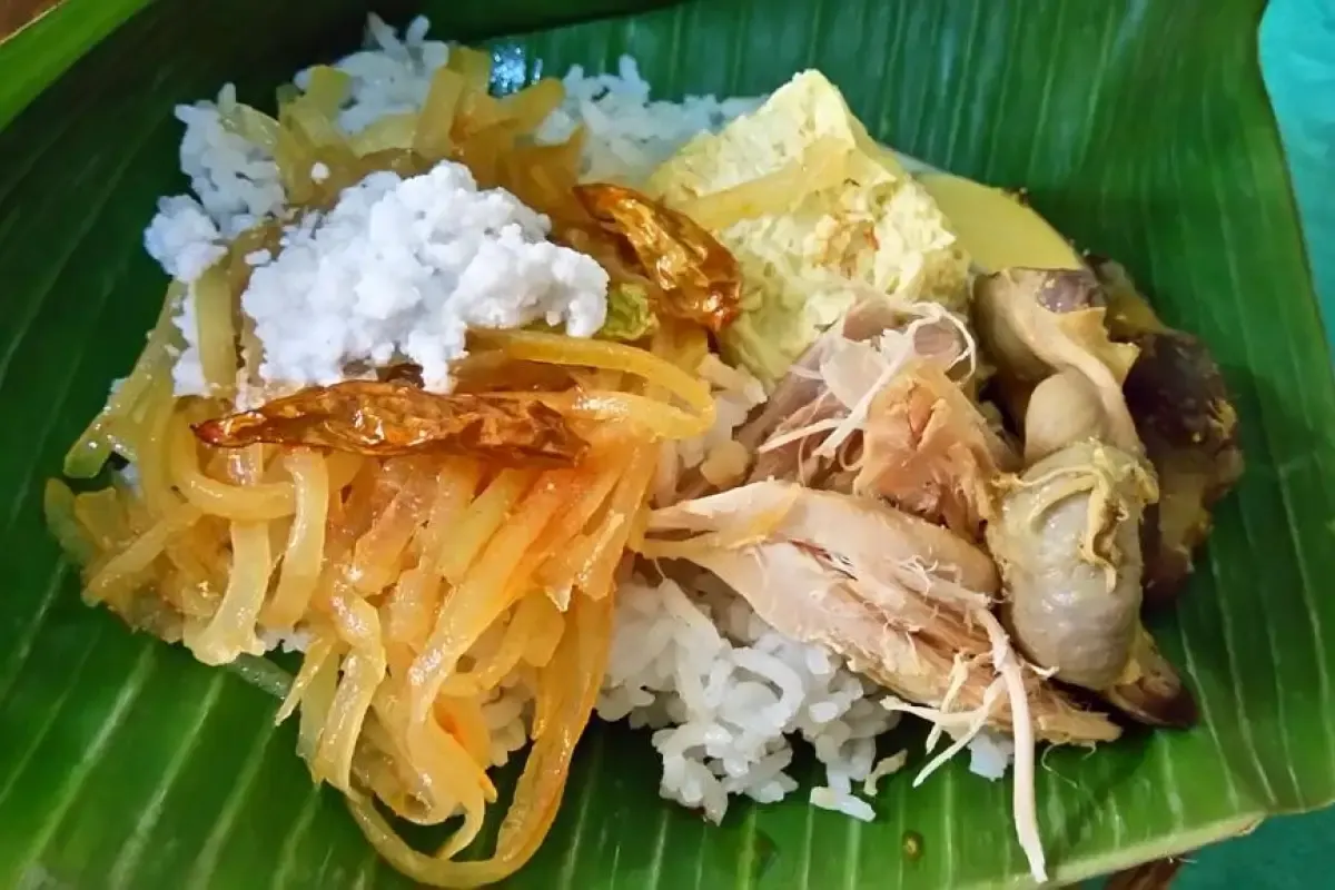 Nasi Liwet Bu Sri Pasar Gede, Solo. (Sumber : Twitter/@kulineryogya)