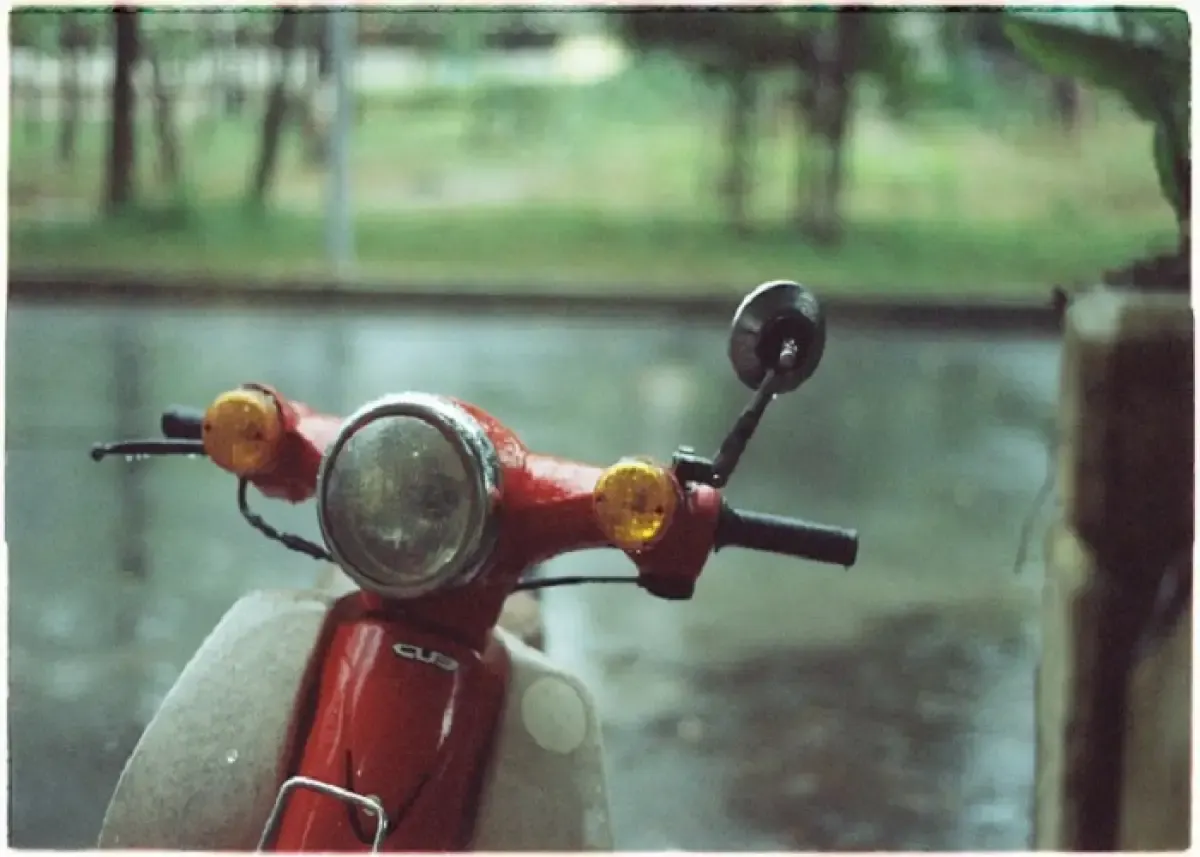 llustrasi motor di musim hujan (Sumber : pixabay.com)