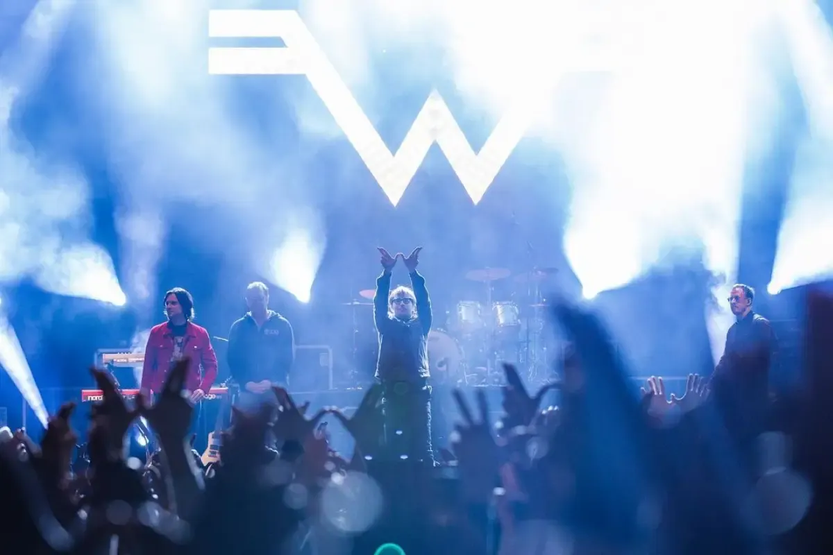 Weezer (Sumber : Instagram Weezer @weezer)