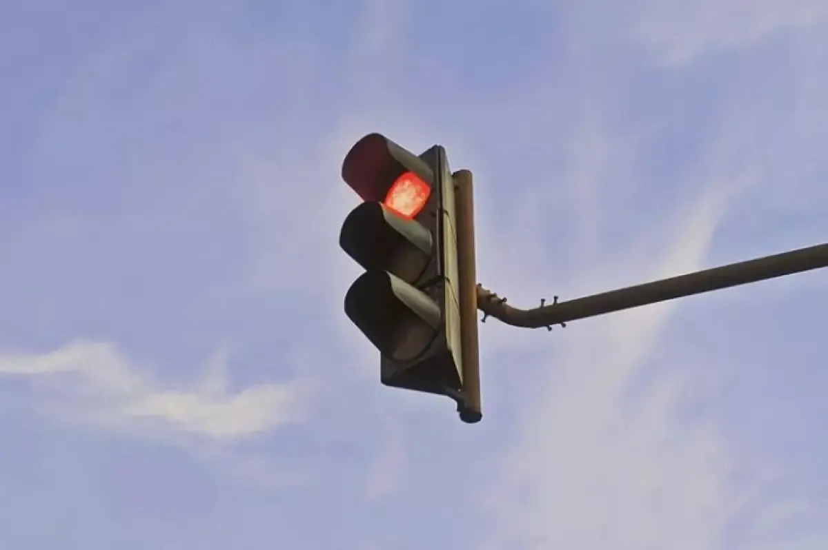 Sselain dapat merugikan diri sendiri, menerobos lampu merah sangat berbahaya dan merugikan orang lain (Sumber : INSTAGRAM/anrmanr)