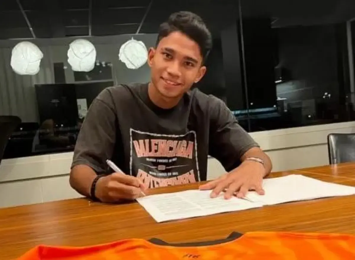 Marselino Ferdinan, salah satu pemain sepakbola Indonesia yang berkarier di luar negeri (Sumber : Twitter/KMSK Deinze)