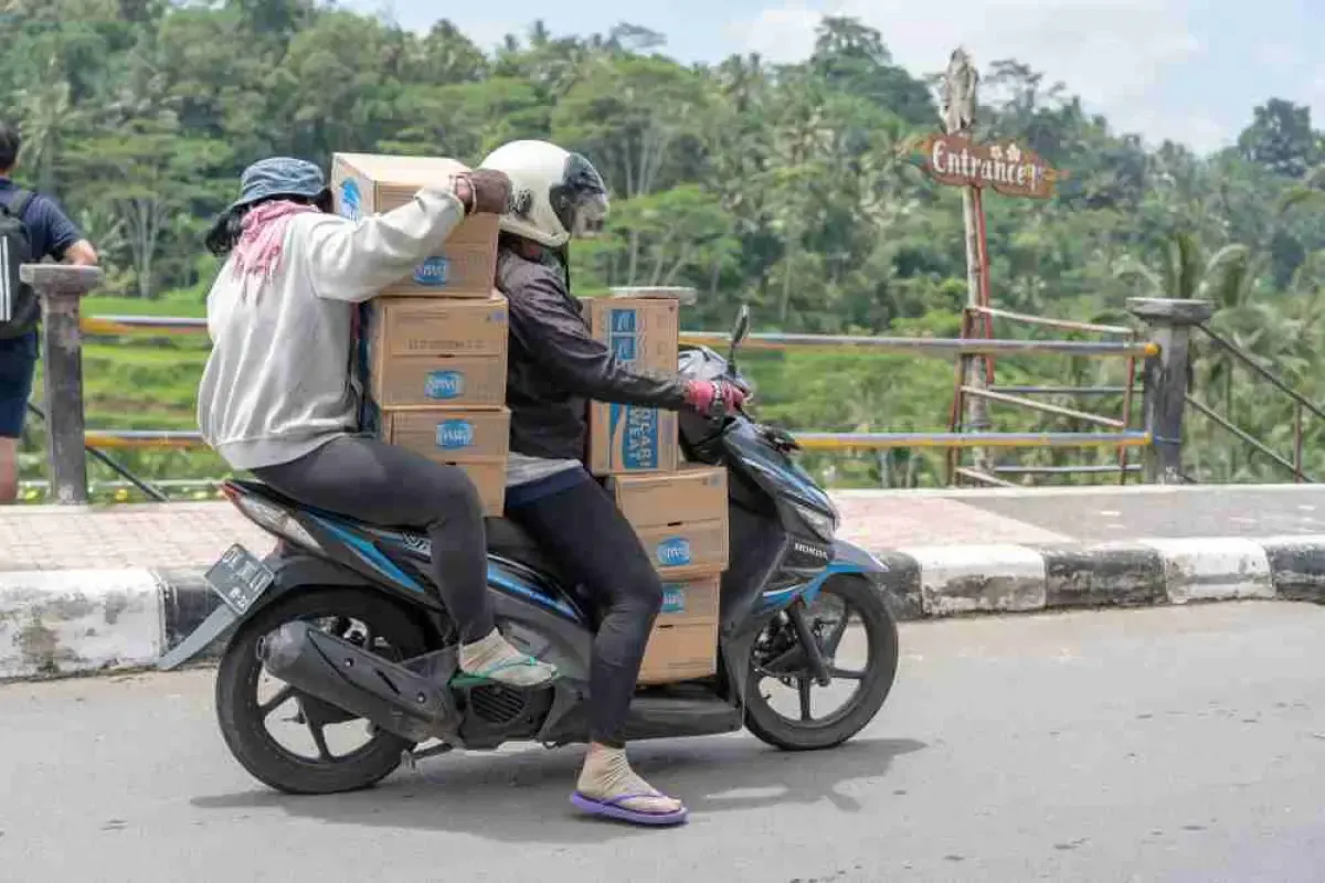 Ilustrasi membawa barang berlebih (Sumber : OLX)