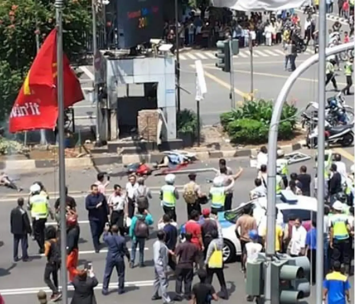 Potret sesudah terjadinya teror bom di Sarinah, Thamrin.